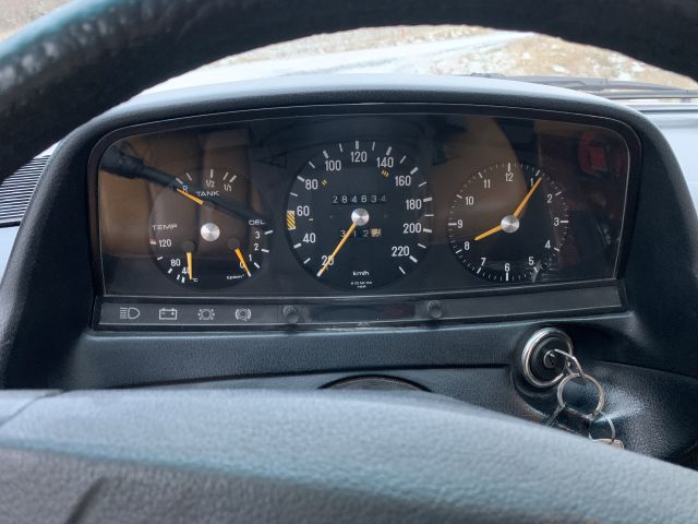 905081-35 Mercedes-Benz 280 CE - 1977