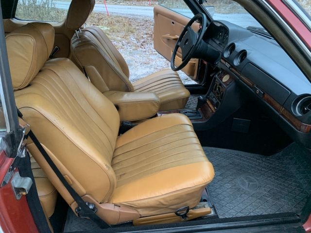 905081-42 Mercedes-Benz 280 CE - 1977