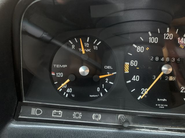 905081-57 Mercedes-Benz 280 CE - 1977