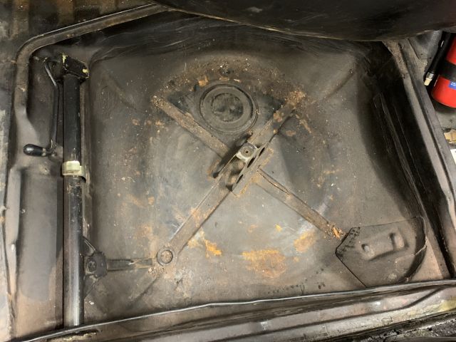 905081-72 Mercedes-Benz 280 CE - 1977