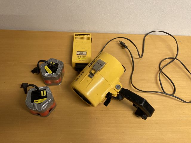 904428-23 Sony dcr-vx1000 Camera + Underwater case + Underwater light