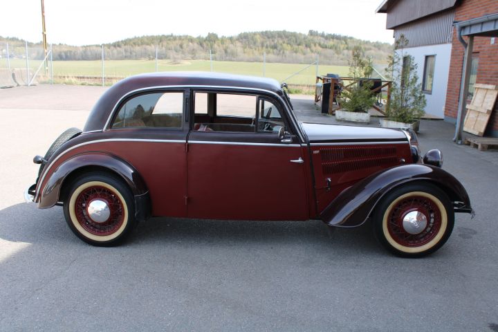 906085-4 DKW F8 Sedan - 1939