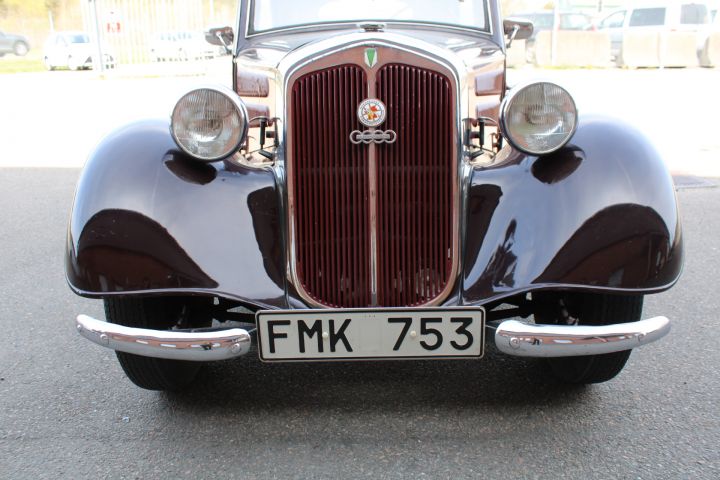 906085-6 DKW F8 Sedan - 1939