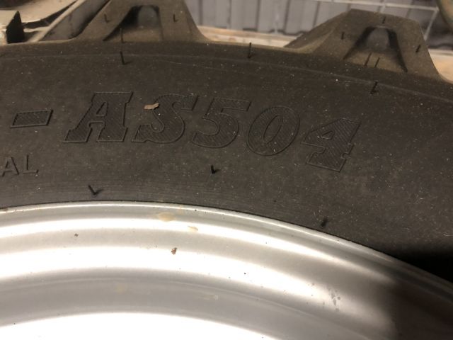 906201-6 4st Entreprenaddäck BKT 400/70-20