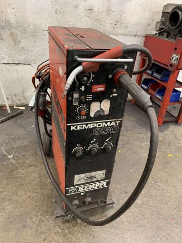 810272-1 MIG welder Kemppi Kempomat 250