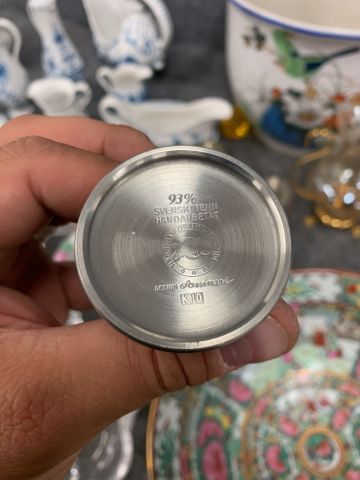 902339-14 Crockery, tablecloths, cutlery