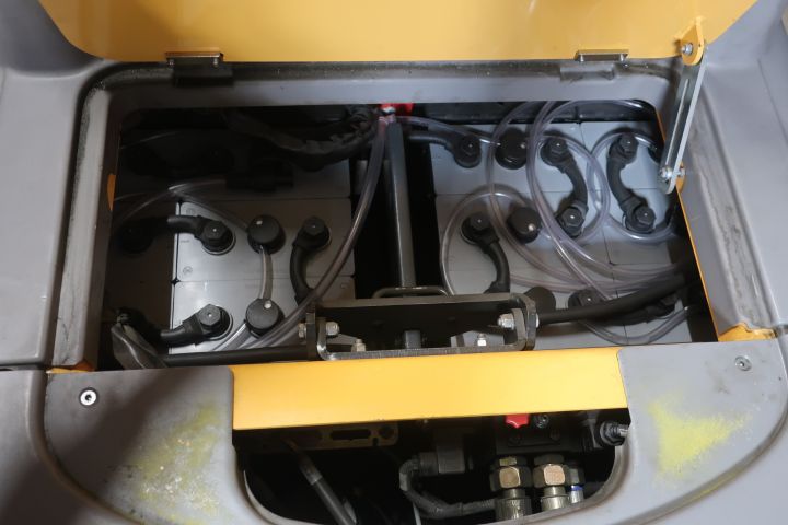 894404-15 Pickup Truck - Athlete OPM / 100TVI175 - 2002 (2956h)