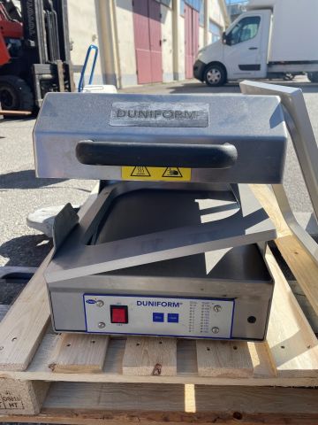 877228-5 Heat sealing machine with cassettes DuniForm DF 25