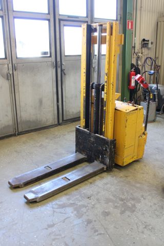 901755-1 Joint stacker Jungheinrich model Ejc12.5 G year model 1971