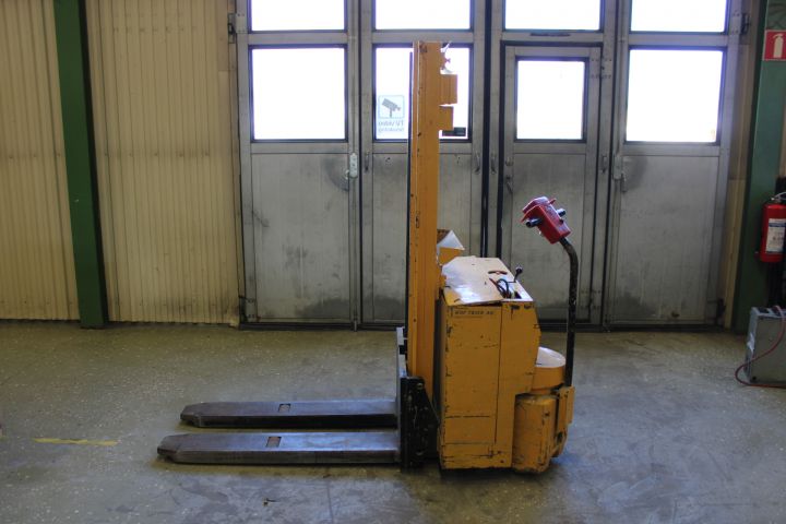 901755-3 Joint stacker Jungheinrich model Ejc12.5 G year model 1971