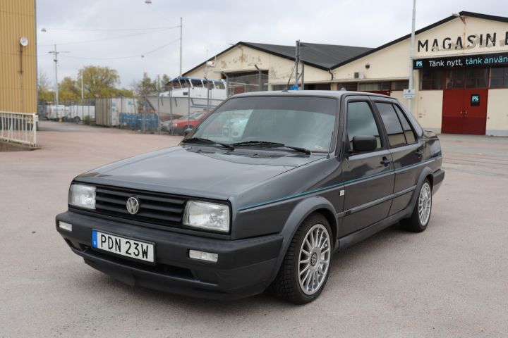 704111-1 Volkswagen Jetta 4-door - 1990