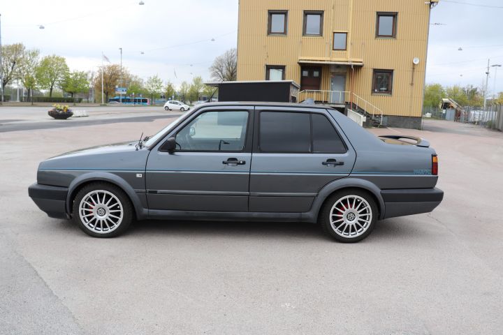 704111-2 Volkswagen Jetta 4-door - 1990