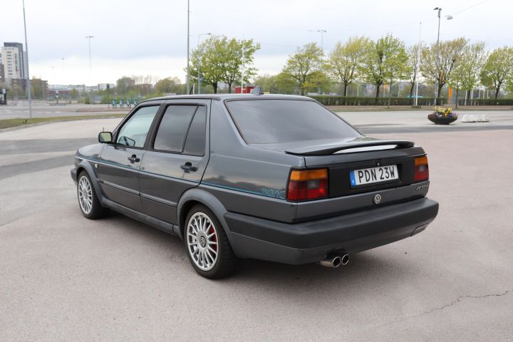 704111-3 Volkswagen Jetta 4-door - 1990