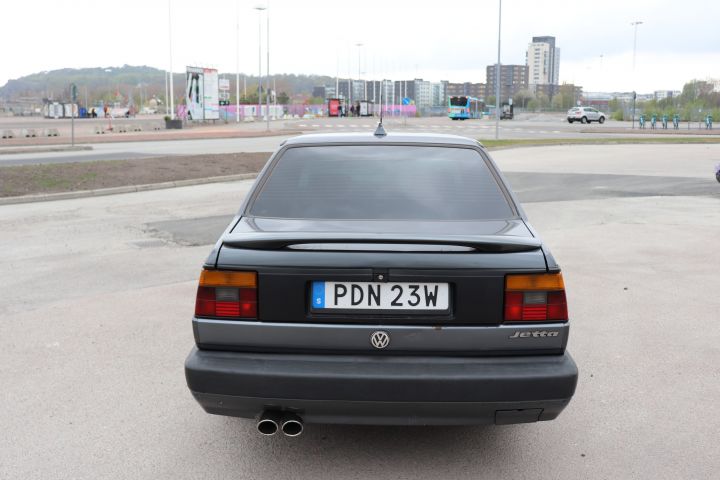 704111-4 Volkswagen Jetta 4-door - 1990