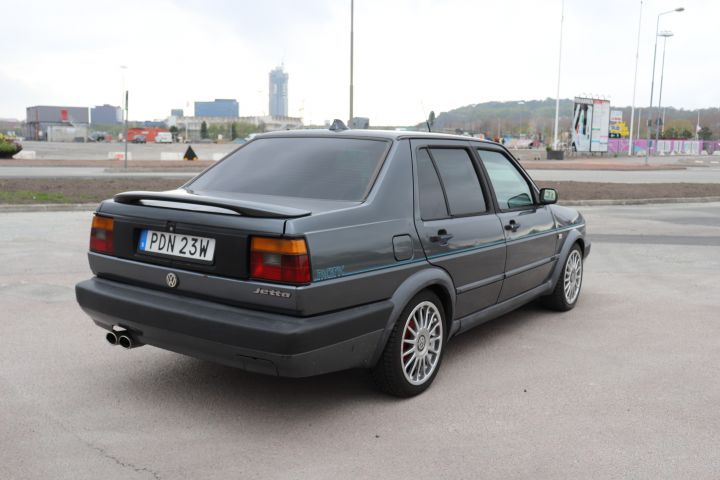 704111-5 Volkswagen Jetta 4-door - 1990