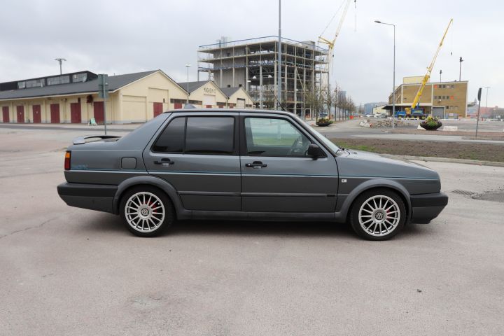 704111-6 Volkswagen Jetta 4-door - 1990