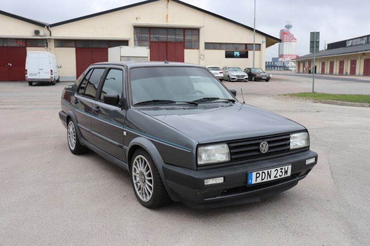704111-7 Volkswagen Jetta 4-door - 1990
