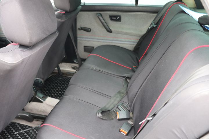 704111-8 Volkswagen Jetta 4-door - 1990