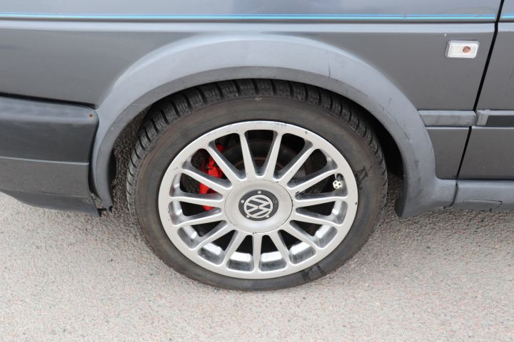 704111-13 Volkswagen Jetta 4-door - 1990