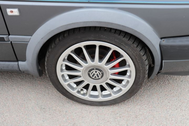 704111-14 Volkswagen Jetta 4-door - 1990