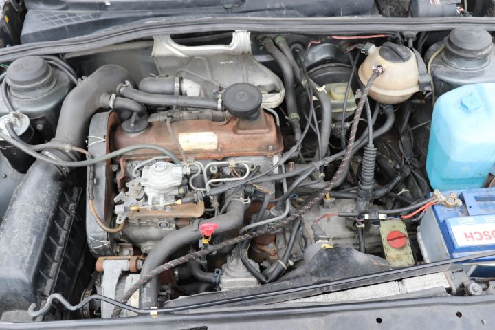704111-16 Volkswagen Jetta 4-door - 1990