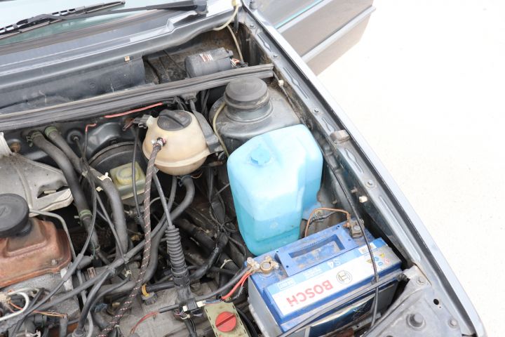 704111-17 Volkswagen Jetta 4-door - 1990