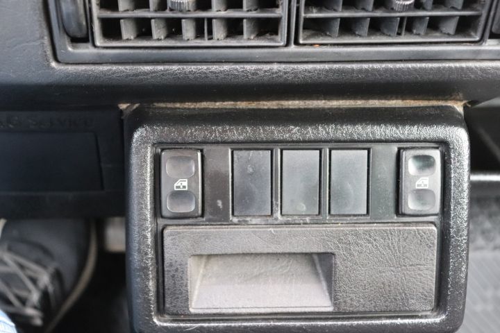 704111-21 Volkswagen Jetta 4-door - 1990