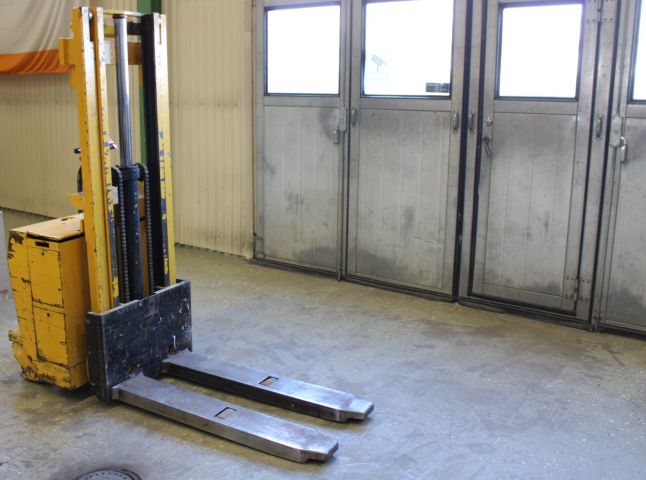 901755-2 Joint stacker Jungheinrich model Ejc12.5 G year model 1971