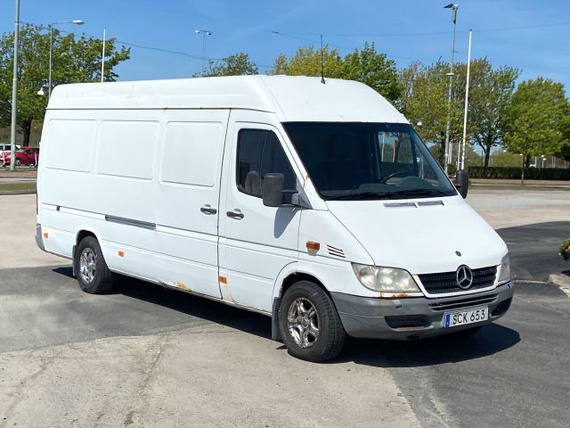 886052-3 Mercedes Benz Sprinter -2001 (repair item)