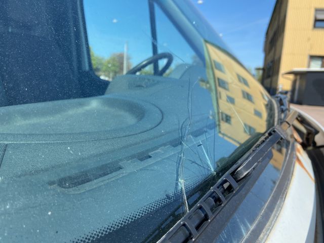 886052-12 Mercedes Benz Sprinter -2001 (repair item)