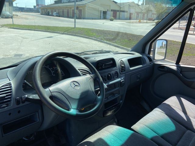 886052-28 Mercedes Benz Sprinter -2001 (repair item)