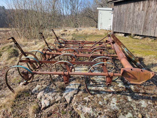 896340-51 Massey Ferguson 35 Tractor with front loader and spring harrow