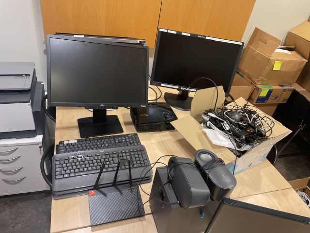 828959-1 Mixed electronics Monitors, Routers, Keyboards, Projectors etc.