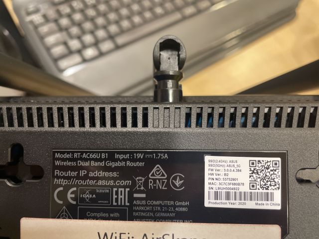 828959-3 Mixed electronics Monitors, Routers, Keyboards, Projectors etc.