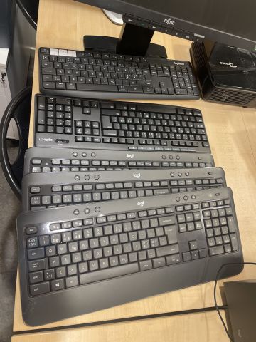 828959-4 Mixed electronics Monitors, Routers, Keyboards, Projectors etc.