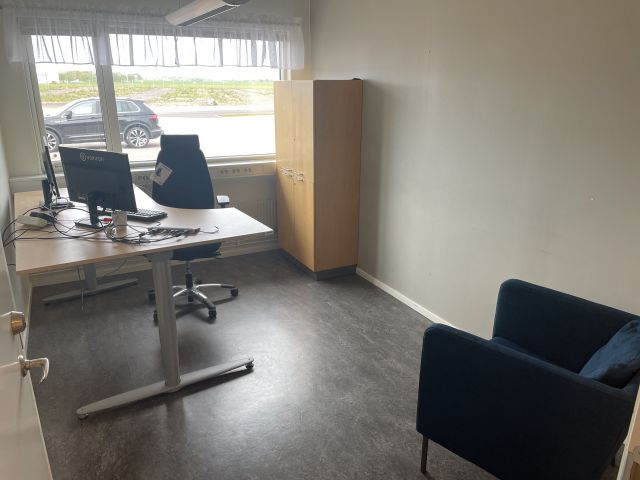 828965-1 Electric desk with office chair and furniture