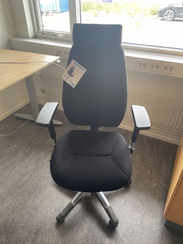 828965-7 Electric desk with office chair and furniture