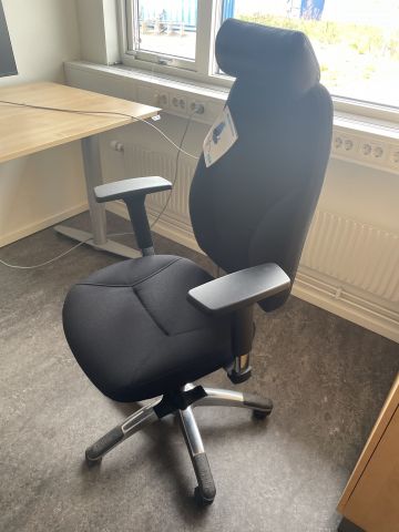 828965-8 Electric desk with office chair and furniture