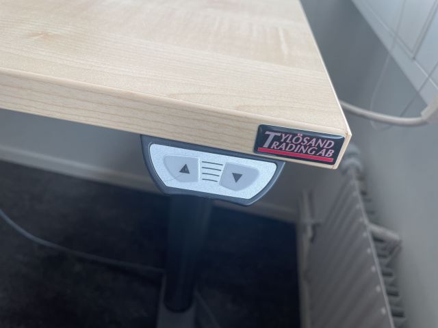 828965-16 Electric desk with office chair and furniture