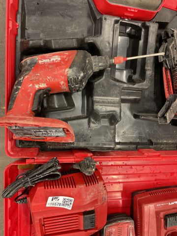 886570-5 Various Hlti chargers & drills