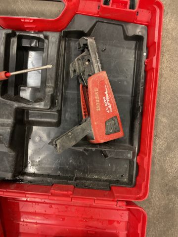 886570-6 Various Hlti chargers & drills