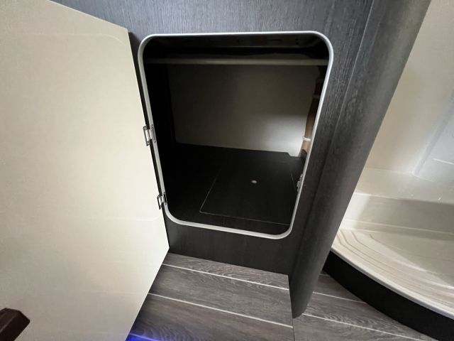 895251-70 Fiat Roller Team Kronos 284 Integral 148 hp -2018