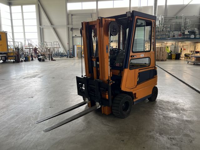 828983-1 Electric truck Toyota HBM 25 with charger