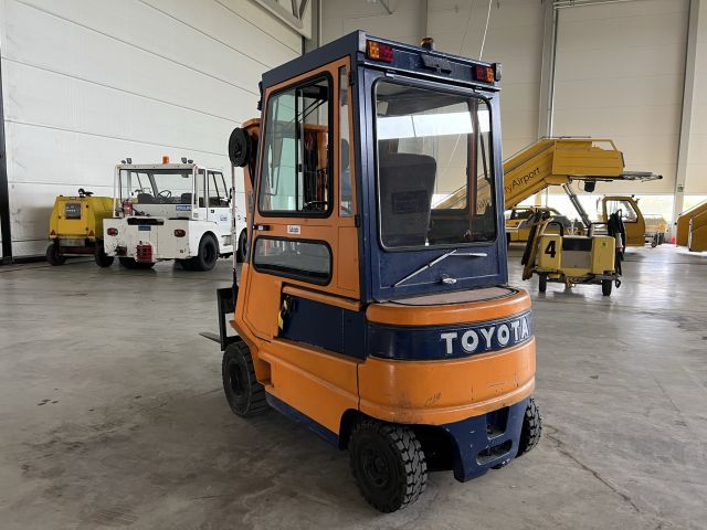 828983-3 Electric truck Toyota HBM 25 with charger