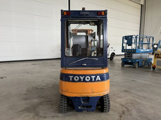 828983-4 Electric truck Toyota HBM 25 with charger