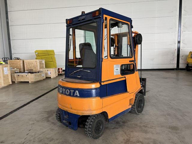 828983-5 Electric truck Toyota HBM 25 with charger