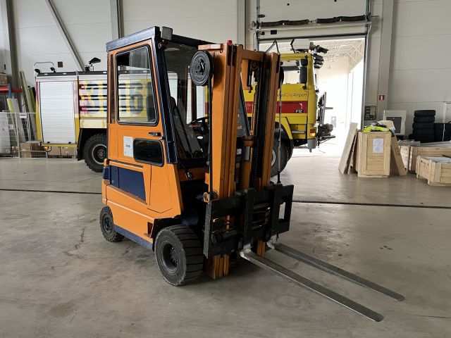 828983-7 Electric truck Toyota HBM 25 with charger