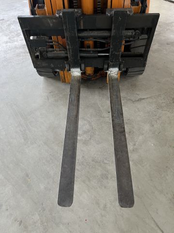 828983-9 Electric truck Toyota HBM 25 with charger