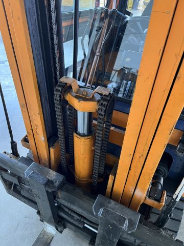 828983-10 Electric truck Toyota HBM 25 with charger