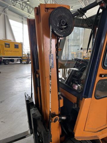 828983-12 Electric truck Toyota HBM 25 with charger